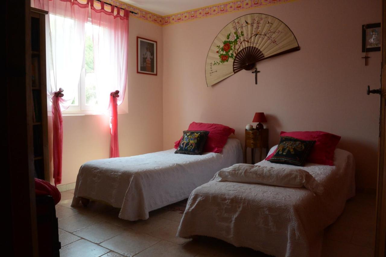 Chez Regine Et Gregoire Bed & Breakfast Marseille Exterior photo