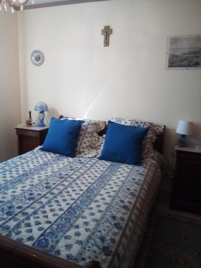Chez Regine Et Gregoire Bed & Breakfast Marseille Exterior photo